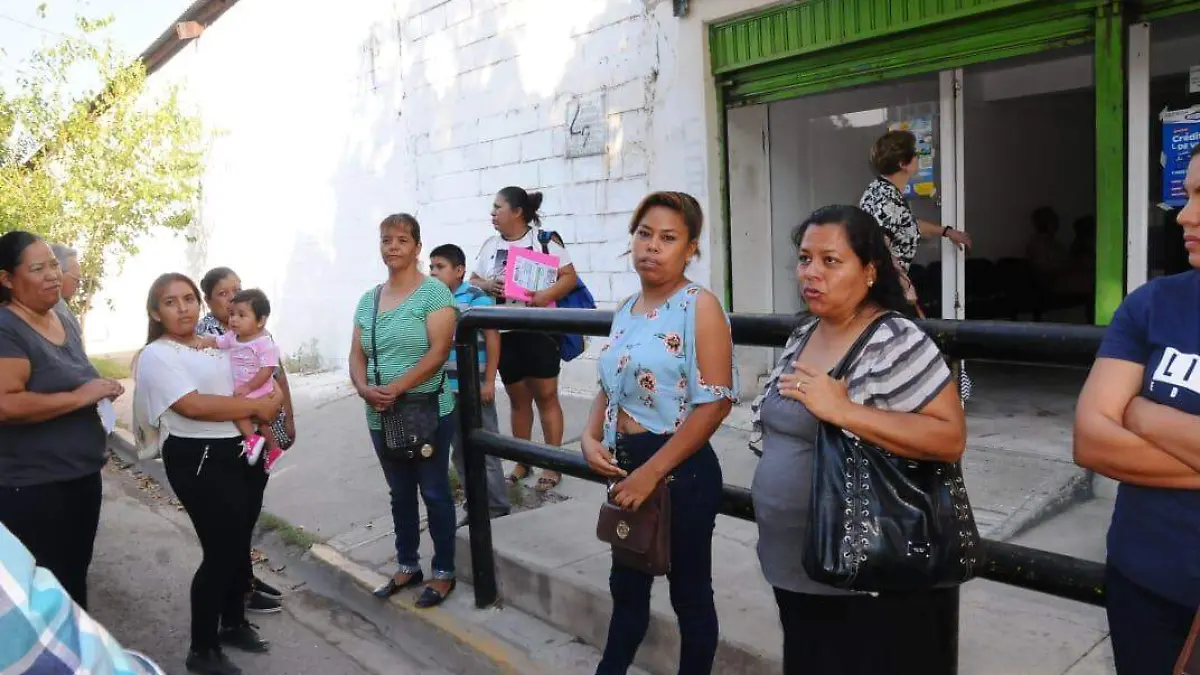 10 Vecinos de Nazareno se quejan de la falta de agua potable1